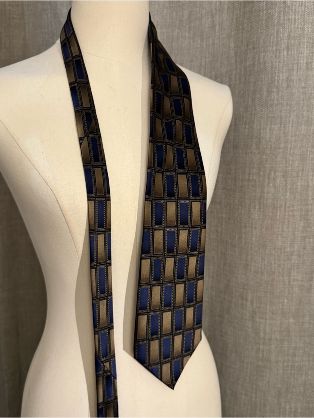 Cocktail Colors Silk Tie – 100% Silk, Good Condition